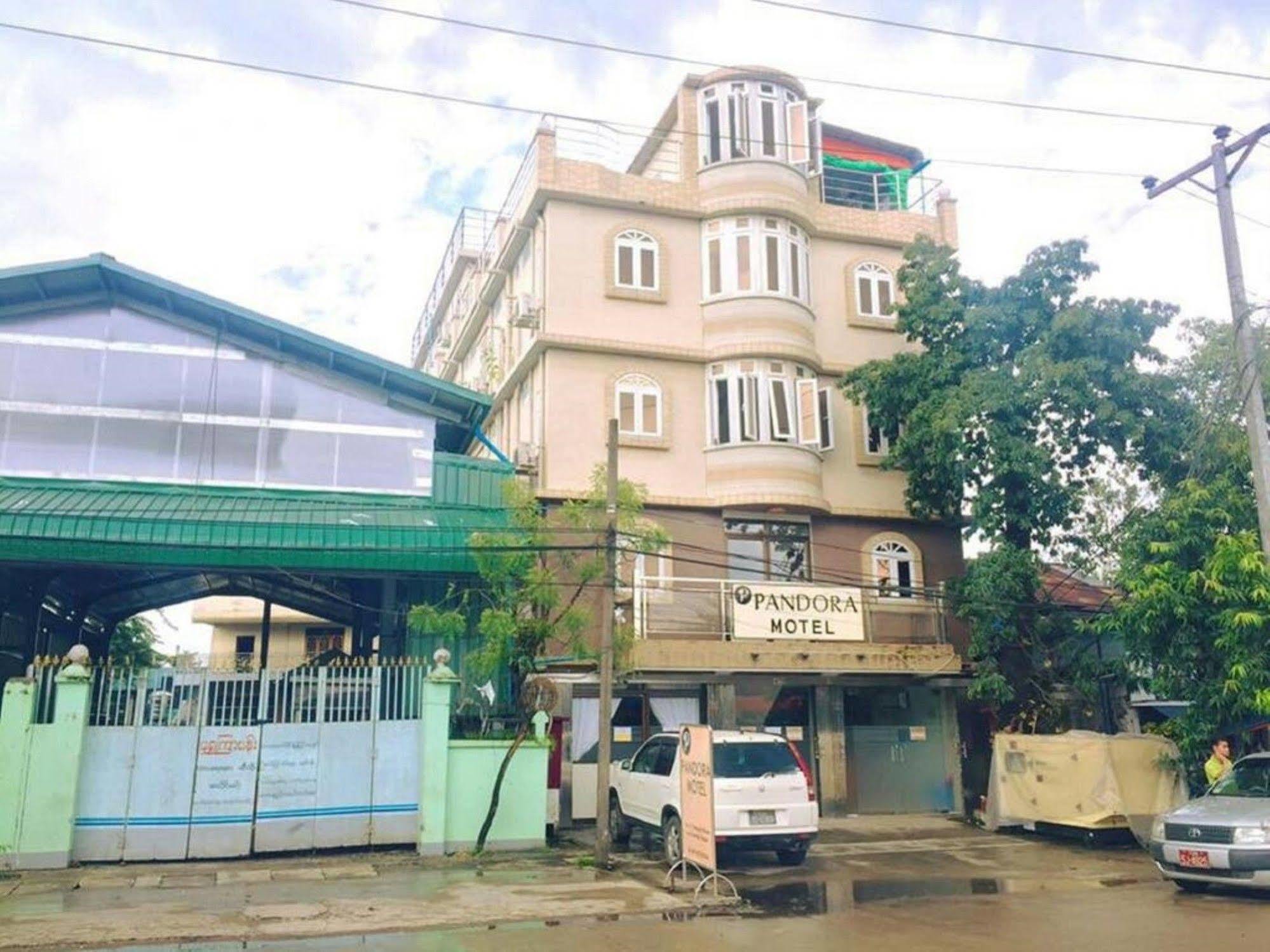 Pandora Motel Yangon Esterno foto