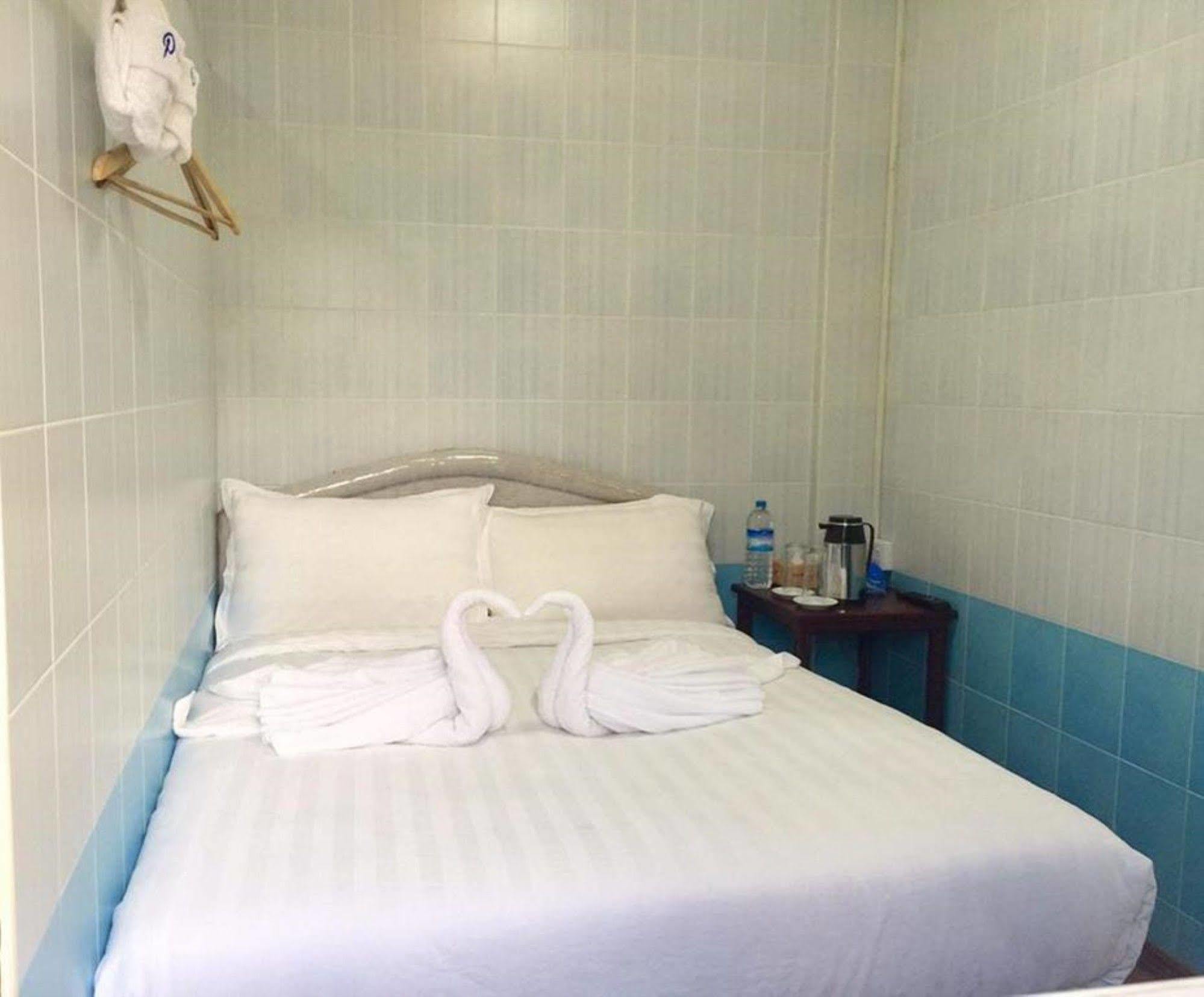 Pandora Motel Yangon Esterno foto