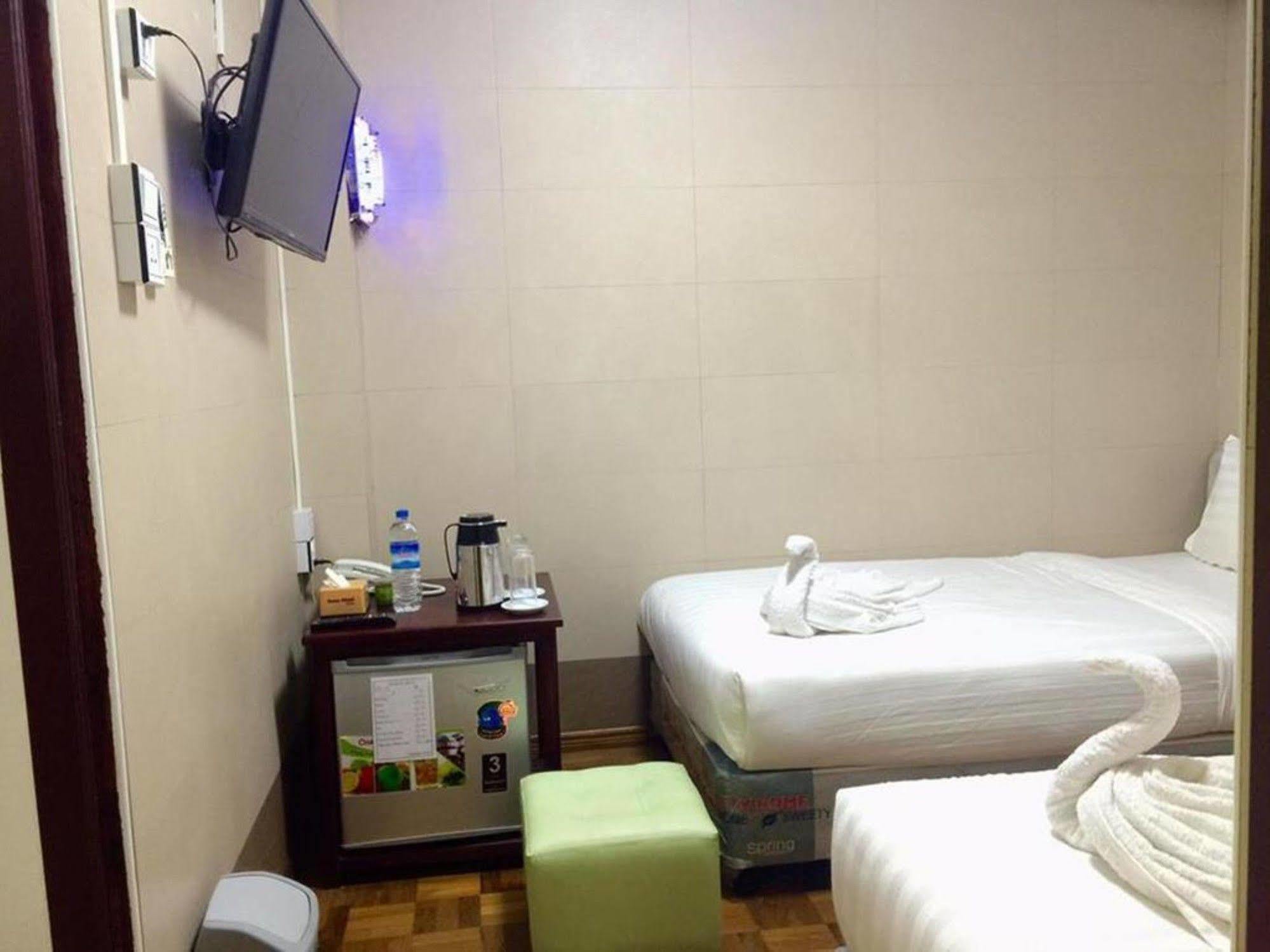 Pandora Motel Yangon Esterno foto