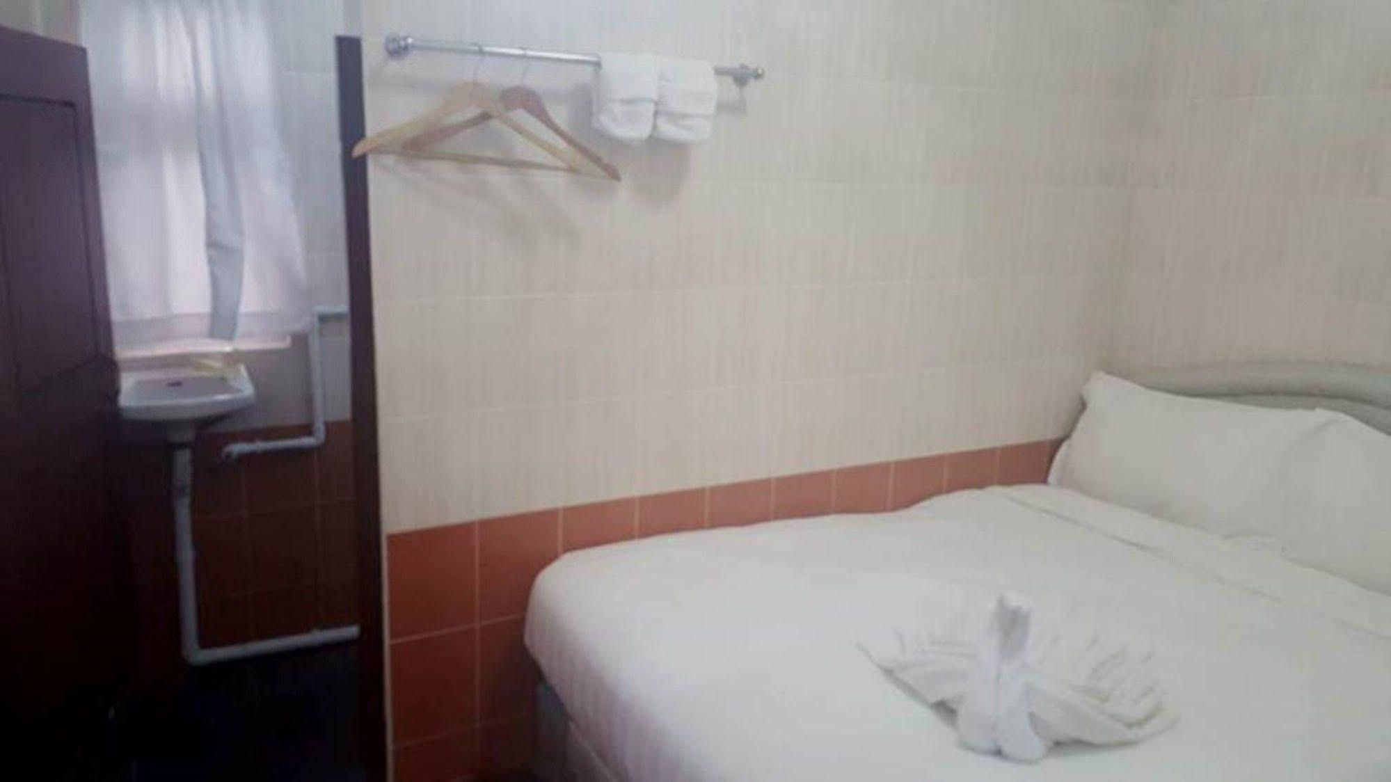Pandora Motel Yangon Esterno foto