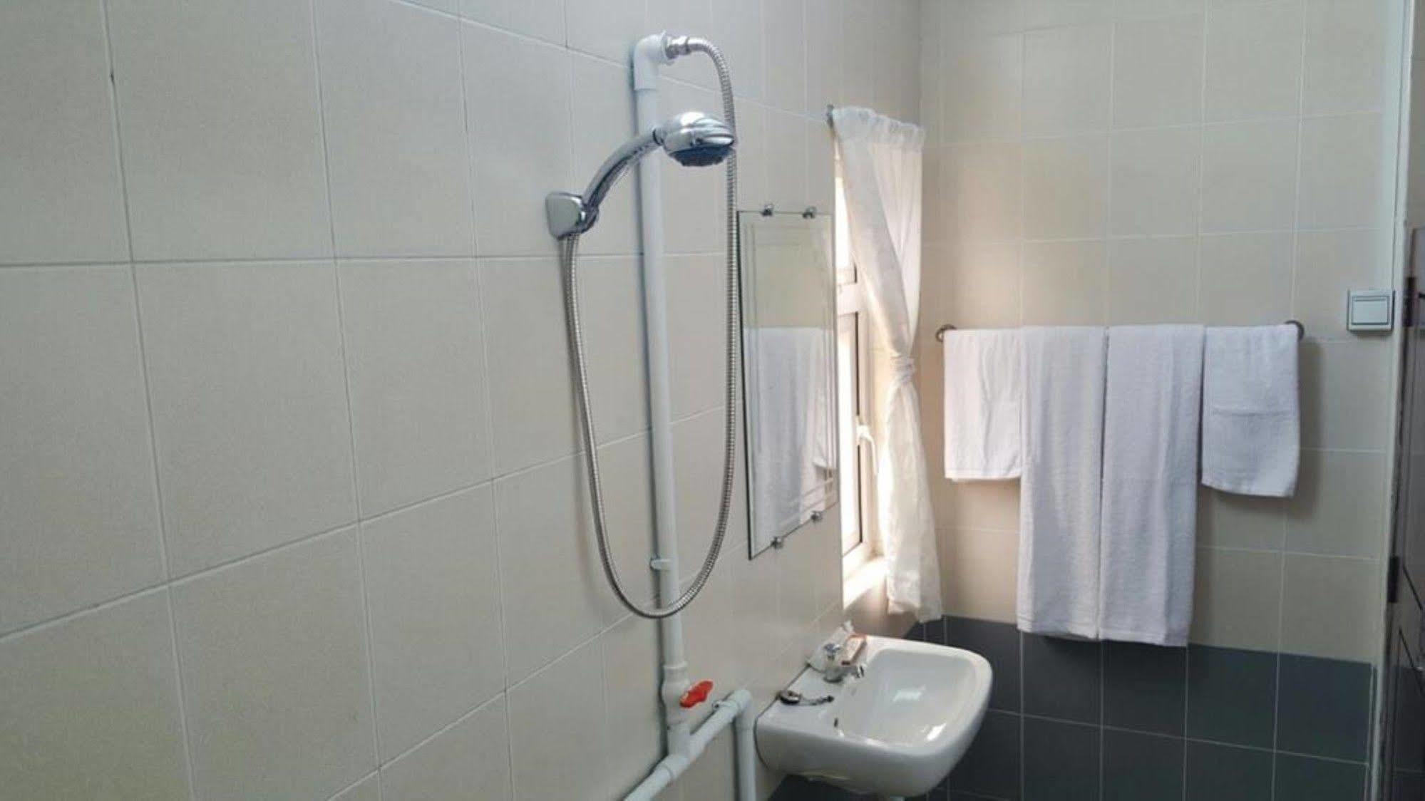 Pandora Motel Yangon Esterno foto