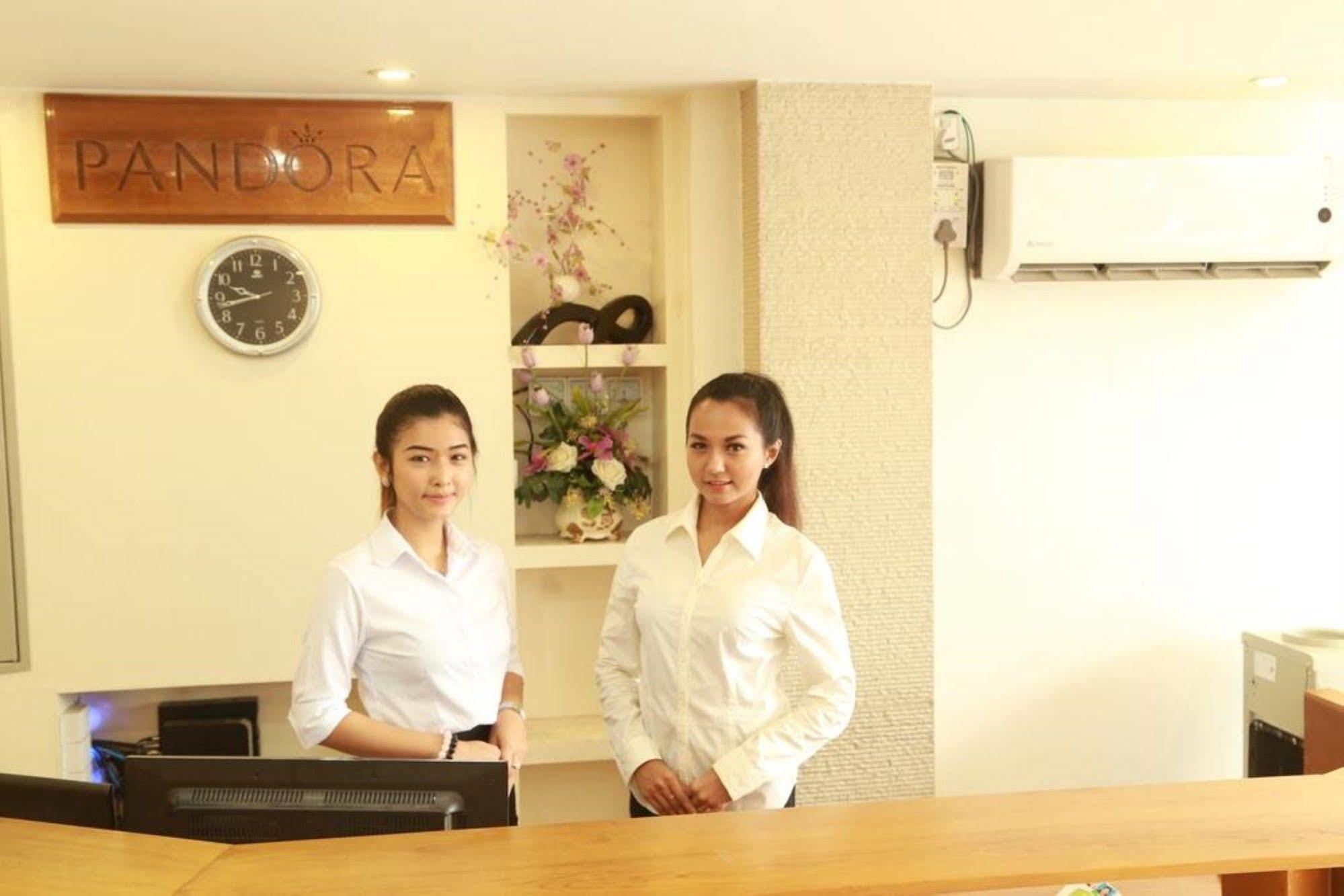 Pandora Motel Yangon Esterno foto